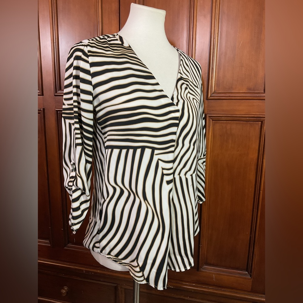 Parfois Collection Women’s Eur S/m Animal Print White Silky Feel Vneck Lknw Gorg